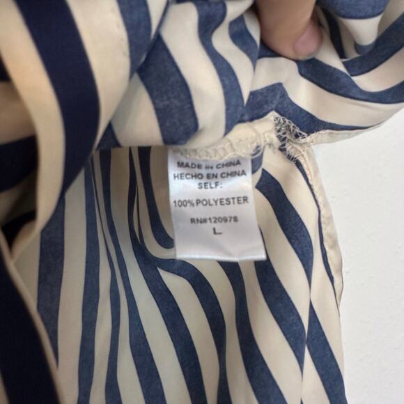 Entro button short sleeved silky top oversized size large - Picture 3 of 6